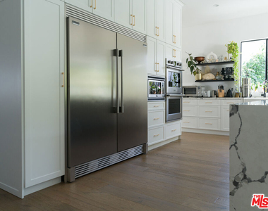 12713 Tiara Street - Photo Thumbnail 13