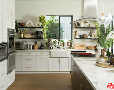 12713 Tiara Street - Photo Thumbnail 12
