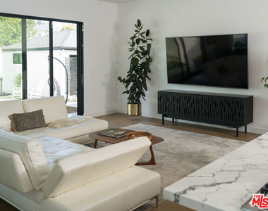 12713 Tiara Street - Photo Thumbnail 10