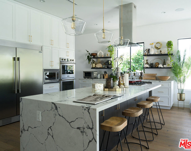 12713 Tiara Street - Photo Thumbnail 5