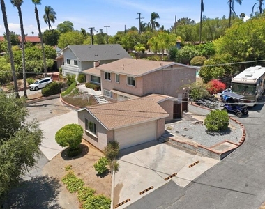 352 Beaumont Drive - Photo Thumbnail 8