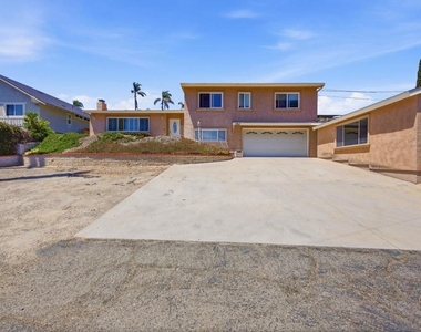 352 Beaumont Drive - Photo Thumbnail 2