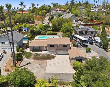 352 Beaumont Drive - Photo Thumbnail 9