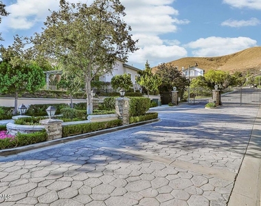 3159 Foxtail Court - Photo Thumbnail 4