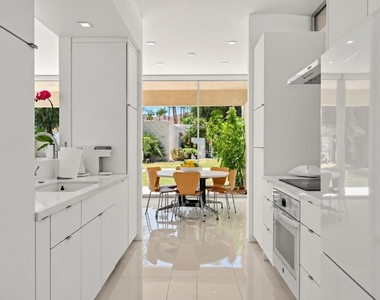 340 Desert Lakes Drive - Photo Thumbnail 5