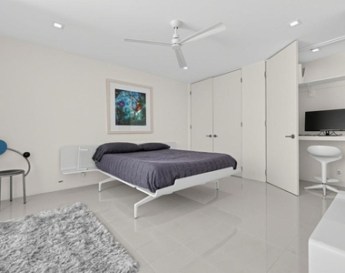 340 Desert Lakes Drive - Photo Thumbnail 9