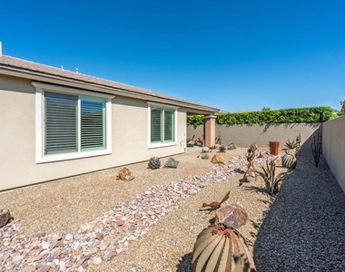 51270 N Two Palms Way - Photo Thumbnail 32