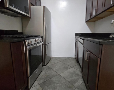 West 11th Street - Photo Thumbnail 6