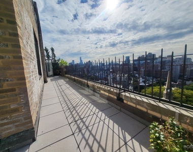Second Avenue - Photo Thumbnail 1