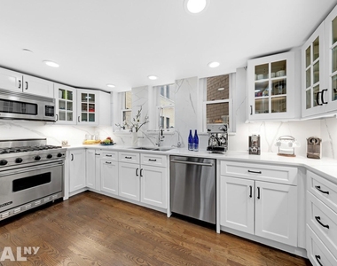 305 Second Avenue - Photo Thumbnail 5