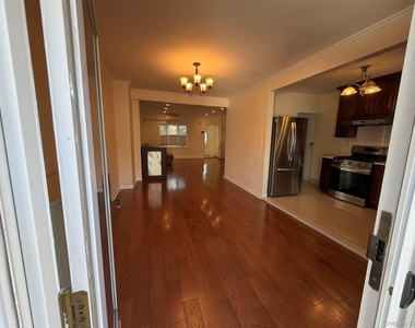 45th Avenue - Photo Thumbnail 5