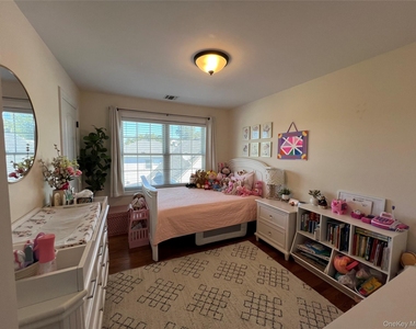 65 Lincoln Avenue E - Photo Thumbnail 1