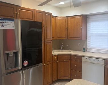 224 E Pennywood Avenue - Photo Thumbnail 3