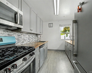 28 Roundhill Drive - Photo Thumbnail 5
