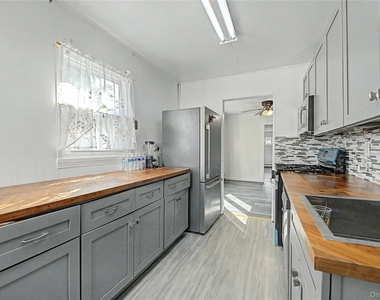 28 Roundhill Drive - Photo Thumbnail 6