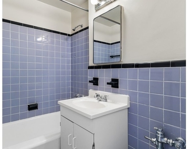 225 E 46th Street - Photo Thumbnail 3