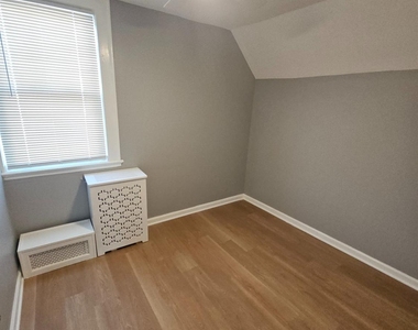 582 Mereline Avenue - Photo Thumbnail 3