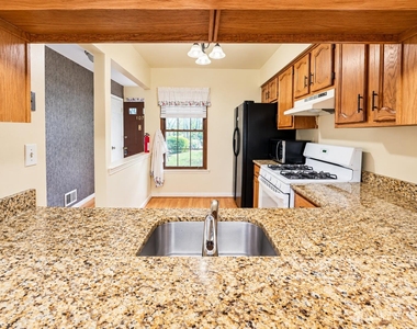 107 Woodbridge Commons Way - Photo Thumbnail 11