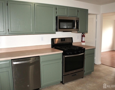306 Plymouth Road - Photo Thumbnail 9