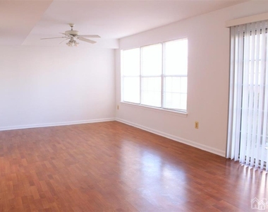 306 Plymouth Road - Photo Thumbnail 5