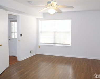 306 Plymouth Road - Photo Thumbnail 11