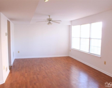 306 Plymouth Road - Photo Thumbnail 4