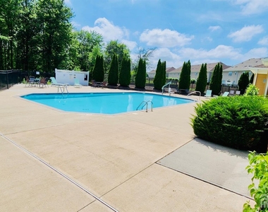 728 Strassle Way - Photo Thumbnail 22