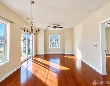 728 Strassle Way - Photo Thumbnail 4