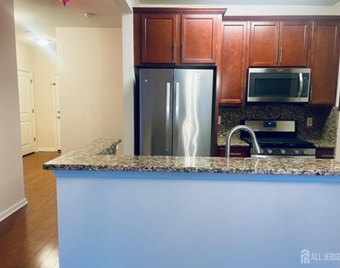 728 Strassle Way - Photo Thumbnail 3