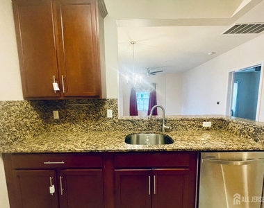 728 Strassle Way - Photo Thumbnail 2