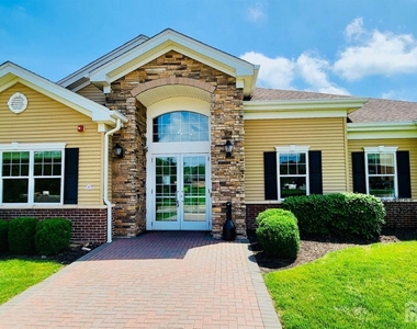 728 Strassle Way - Photo Thumbnail 17