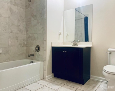 728 Strassle Way - Photo Thumbnail 8