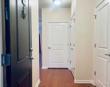 728 Strassle Way - Photo Thumbnail 1