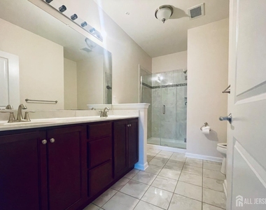 728 Strassle Way - Photo Thumbnail 13