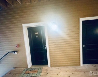 728 Strassle Way - Photo Thumbnail 14
