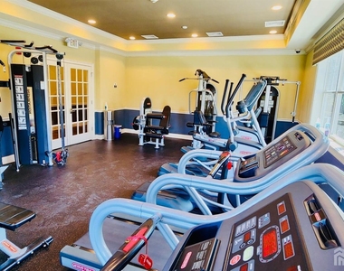 728 Strassle Way - Photo Thumbnail 19