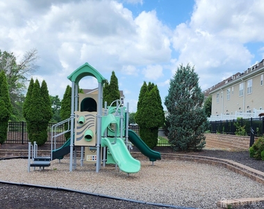 728 Strassle Way - Photo Thumbnail 21