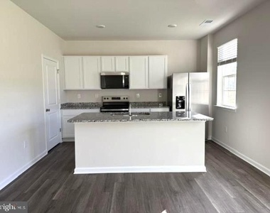 280 Anconas Boulevard - Photo Thumbnail 1