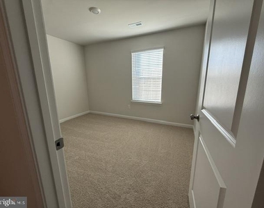280 Anconas Boulevard - Photo Thumbnail 9