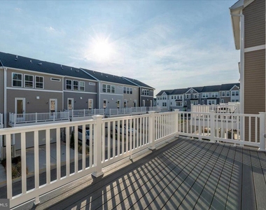 9211 Forkleaf Oak Drive - Photo Thumbnail 10