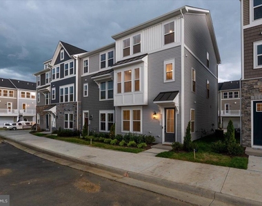 9211 Forkleaf Oak Drive - Photo Thumbnail 25