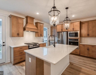 9211 Forkleaf Oak Drive - Photo Thumbnail 9