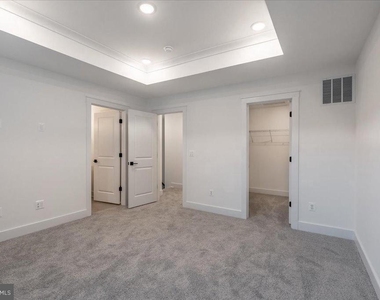 9211 Forkleaf Oak Drive - Photo Thumbnail 16