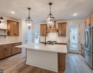 9211 Forkleaf Oak Drive - Photo Thumbnail 7