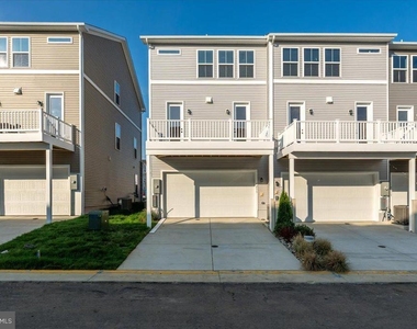 9211 Forkleaf Oak Drive - Photo Thumbnail 24