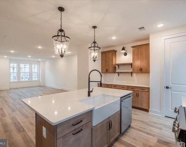 9211 Forkleaf Oak Drive - Photo Thumbnail 8
