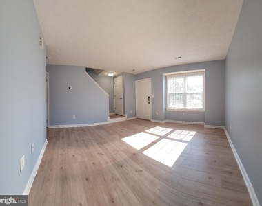 10612 Guilderland Court - Photo Thumbnail 4