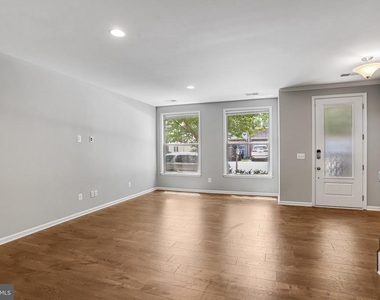 42274 Hampton Woods Terrace - Photo Thumbnail 3
