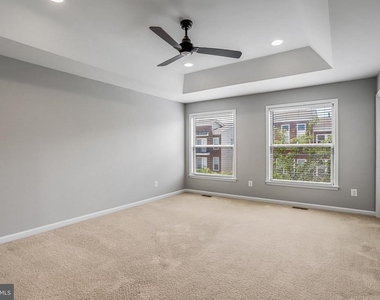 42274 Hampton Woods Terrace - Photo Thumbnail 15