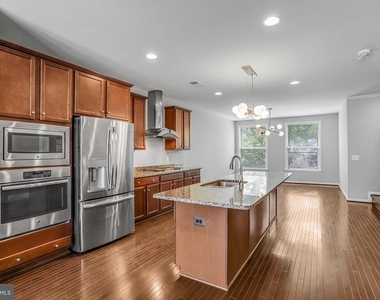 42274 Hampton Woods Terrace - Photo Thumbnail 7